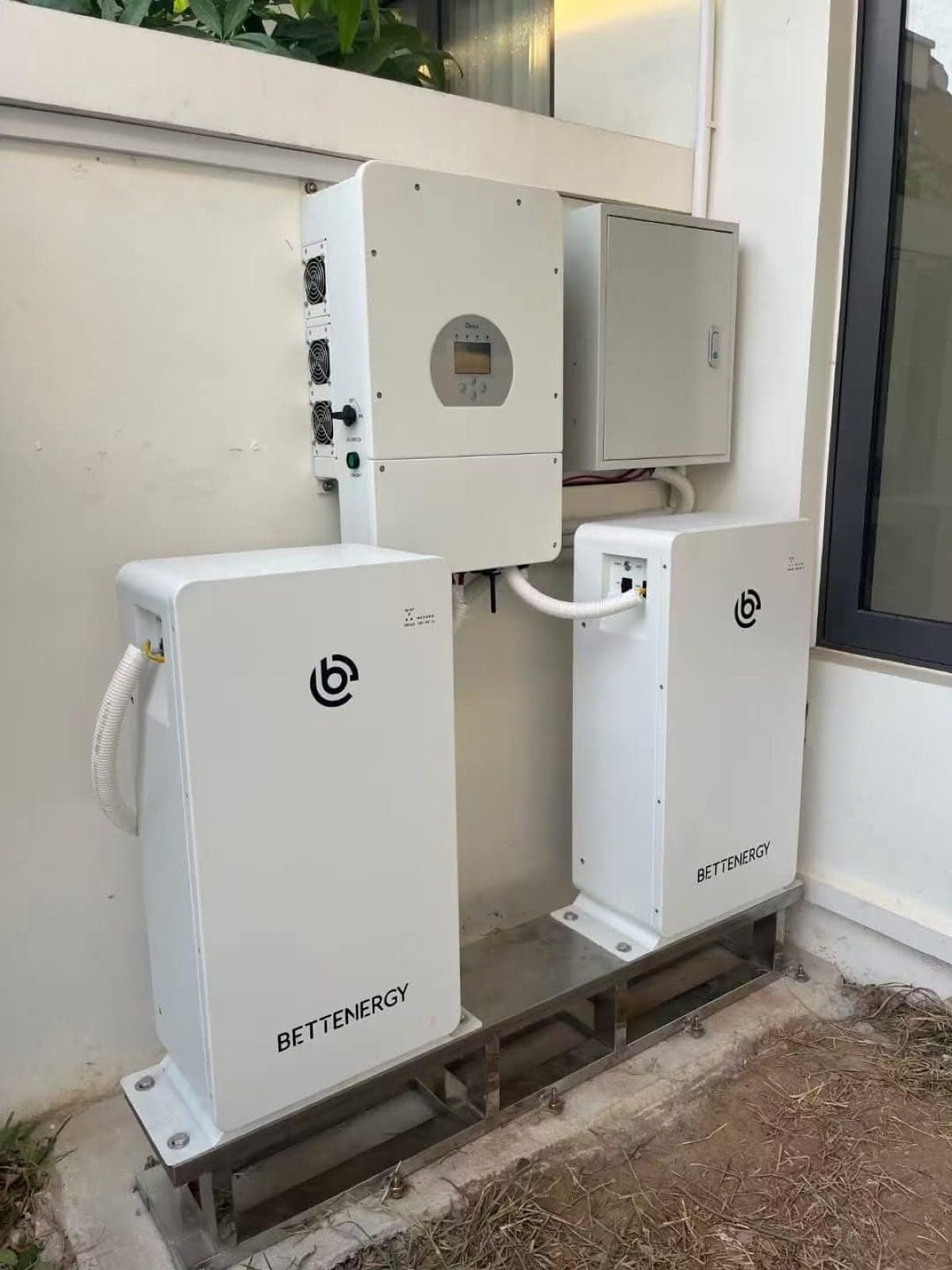 מערכת אגירה ביתית, שתי סוללות BETTENERGY עם ממיר היברידי Deye, התקנה אמיתית של ECOTECH