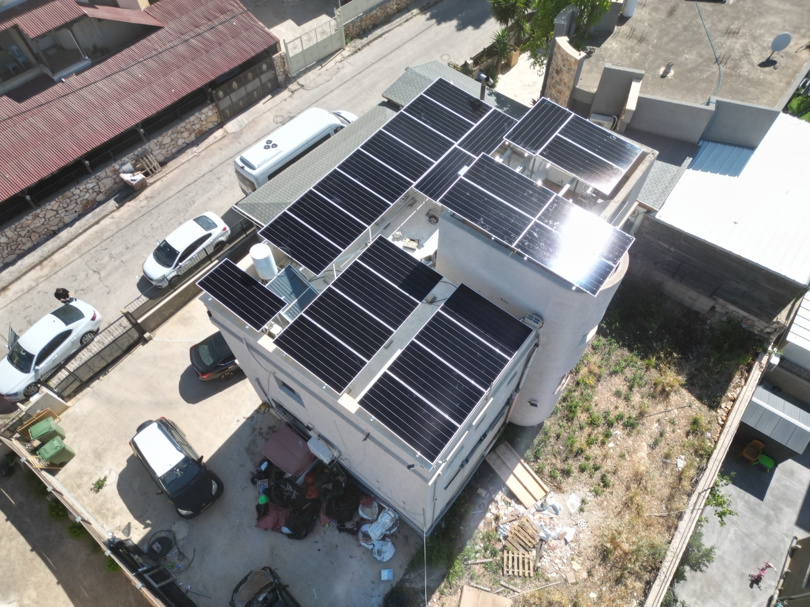 מערכת סולארית חדשה שהותקנה על ידי ECOTECH — צילום DJI מהאוויר
