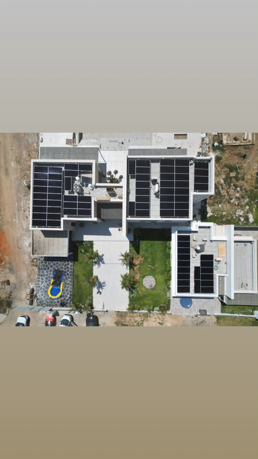 התקנת פאנלים סולאריים במושב גיאה, צילום שטח